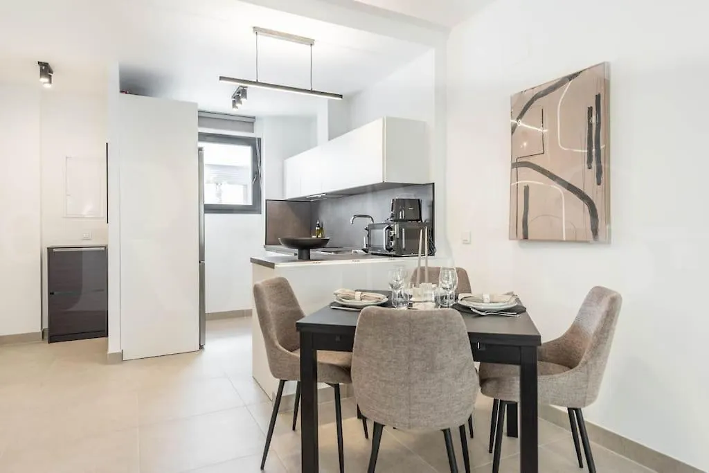 Modern Apartment With Patio & Parking By Rems Malaga