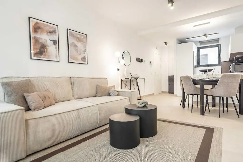 Modern Apartment With Patio & Parking By Rems Malaga 0*,