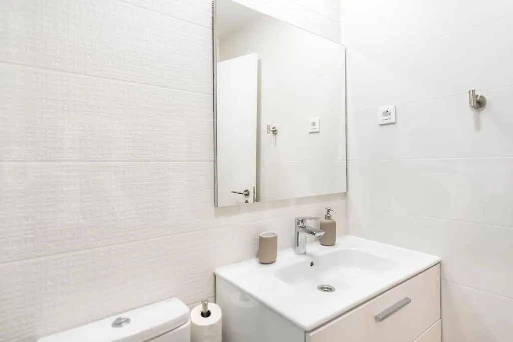 Modern Apartment With Patio & Parking By Rems Malaga