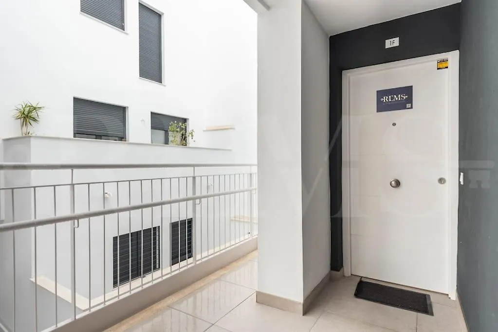 Modern Apartment With Patio & Parking By Rems Malaga 0*,
