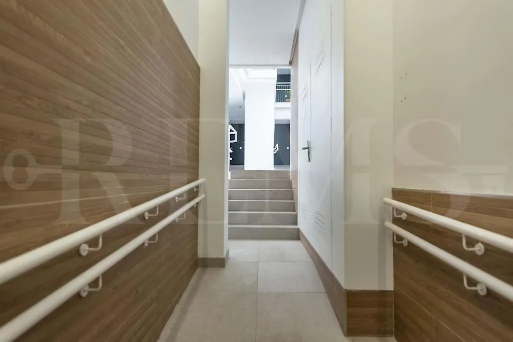 Modern Apartment With Patio & Parking By Rems Malaga 0*,