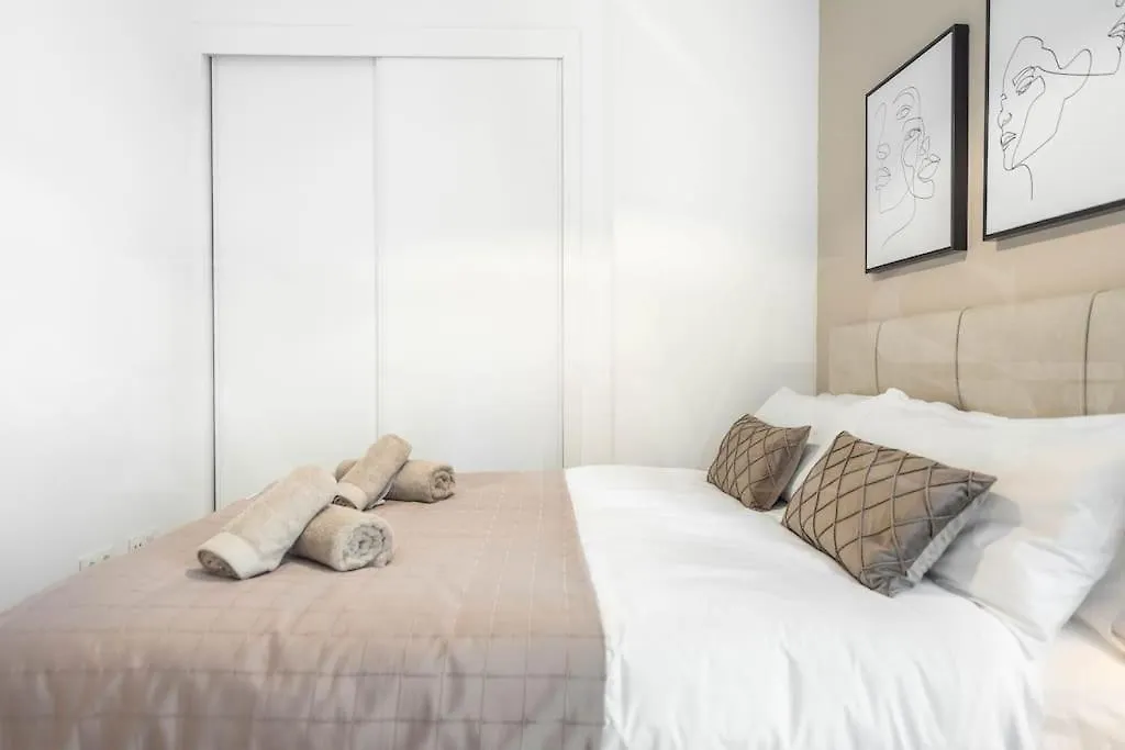 Modern Apartment With Patio & Parking By Rems Malaga